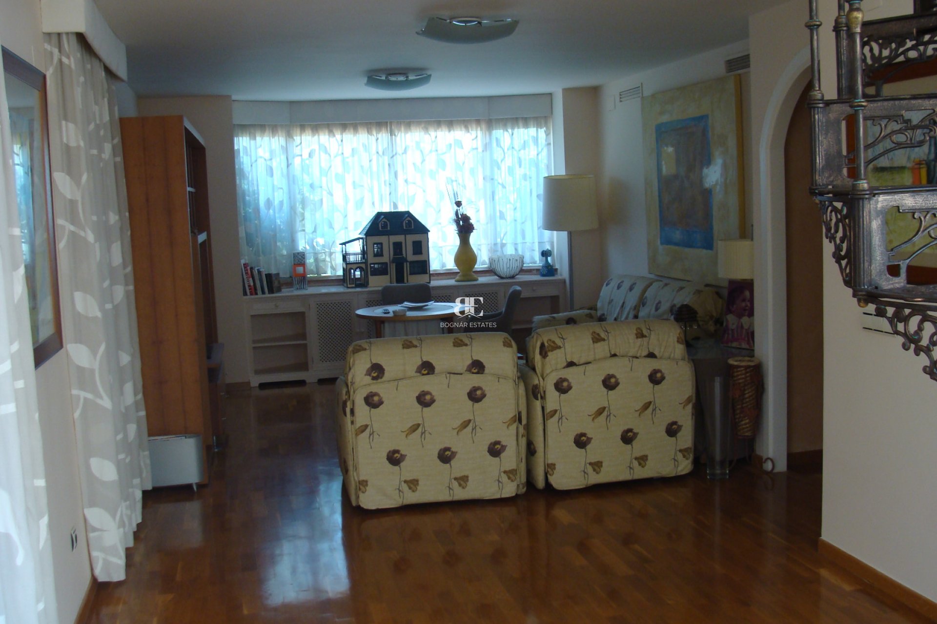 Resale - Villa -
Elche