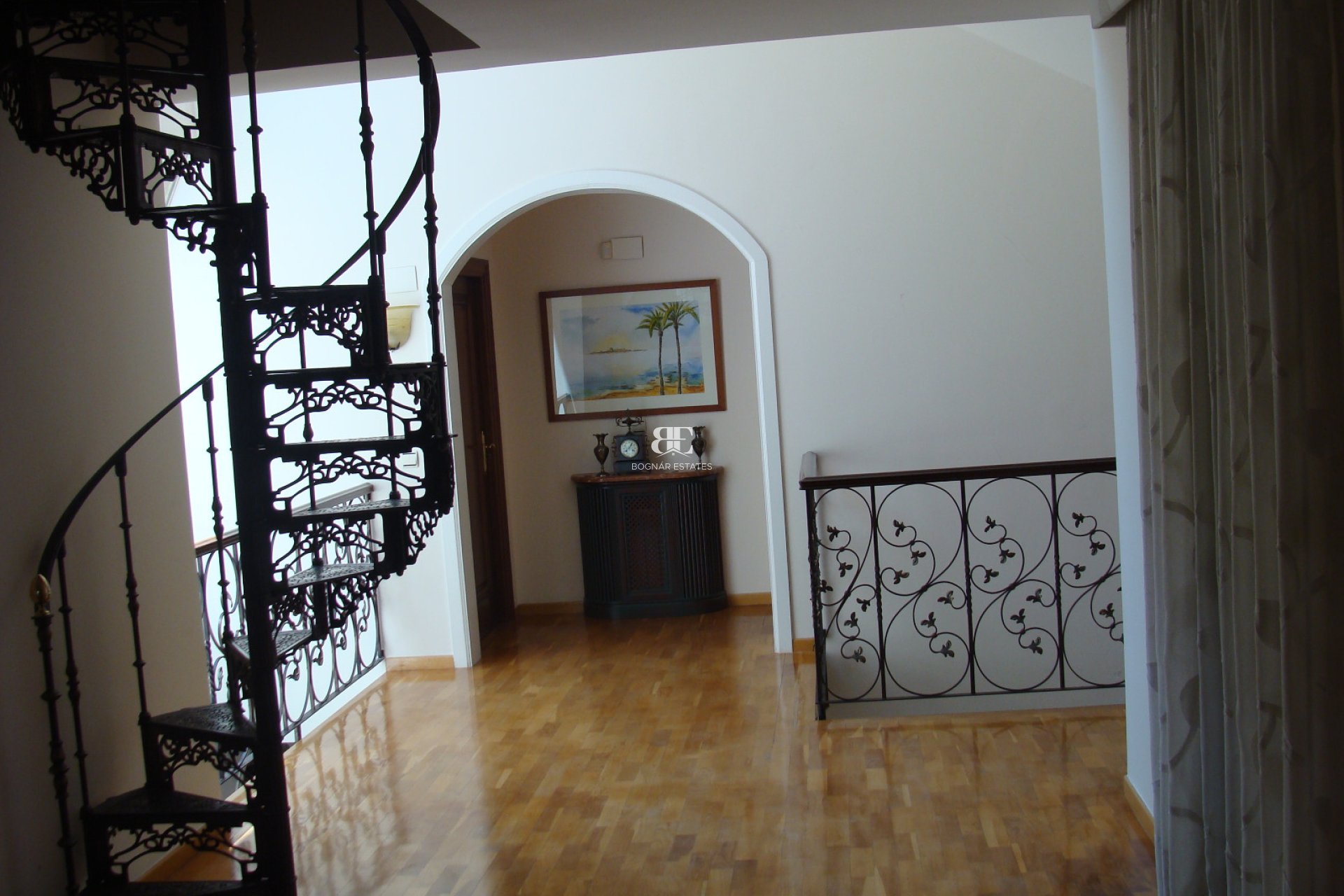 Resale - Villa -
Elche