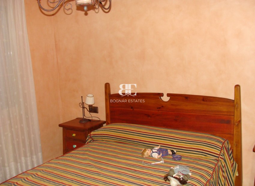 Resale - Villa -
Elche