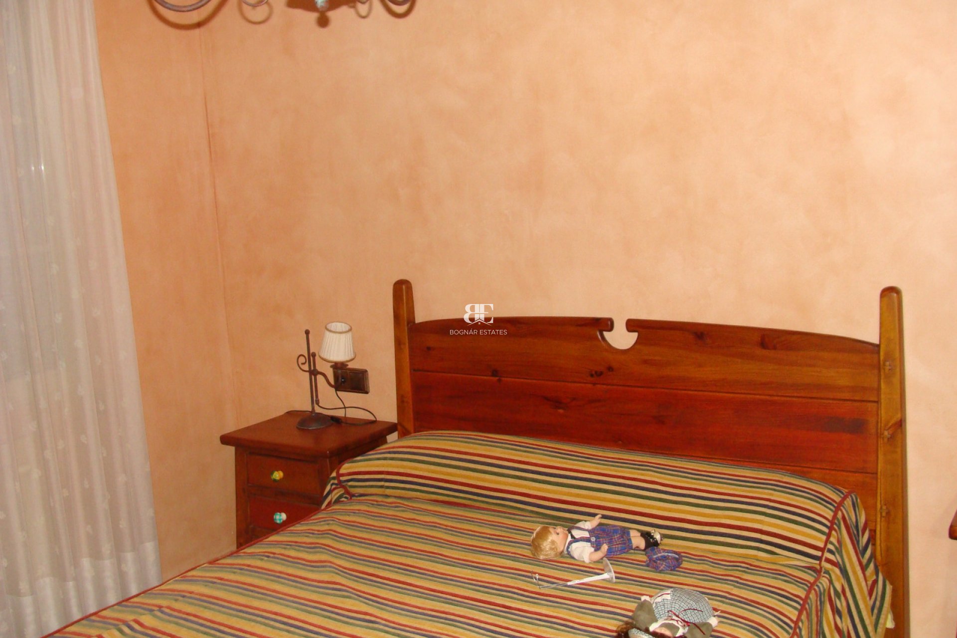 Resale - Villa -
Elche
