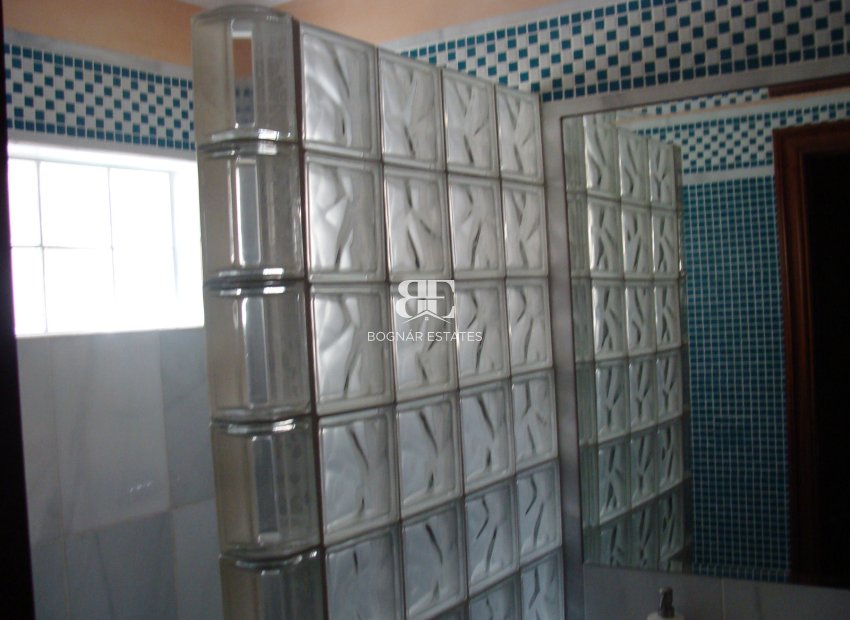 Resale - Villa -
Elche