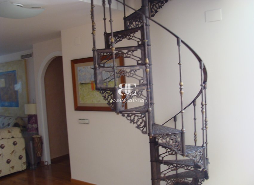 Resale - Villa -
Elche