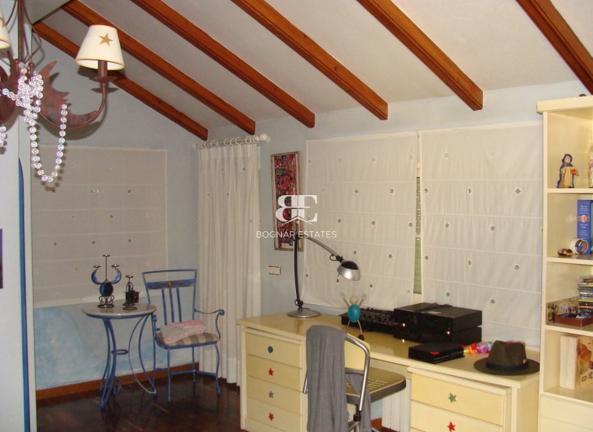 Resale - Villa -
Elche