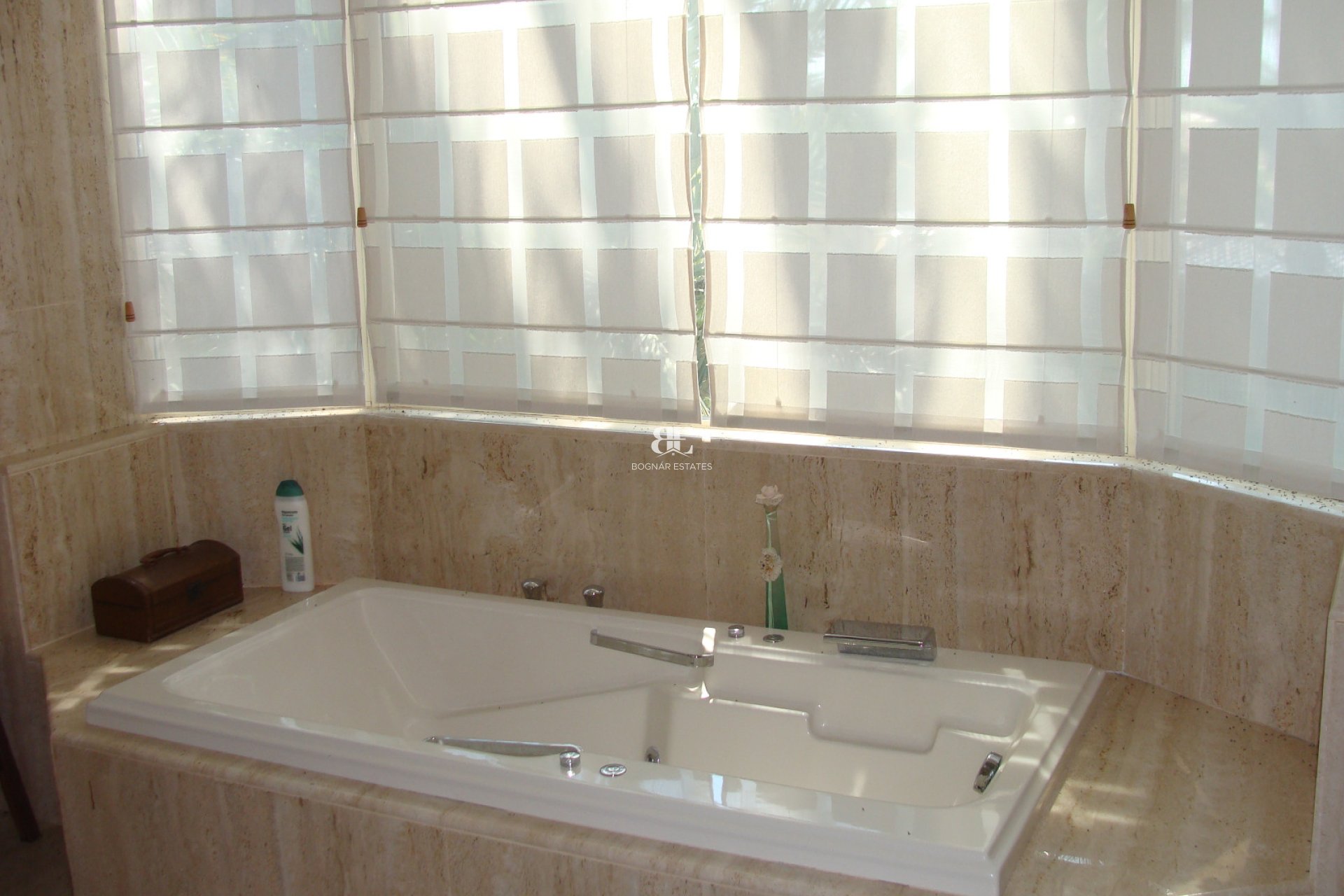 Resale - Villa -
Elche
