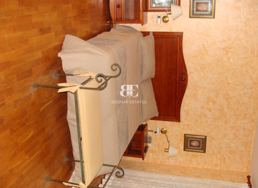 Resale - Villa -
Elche