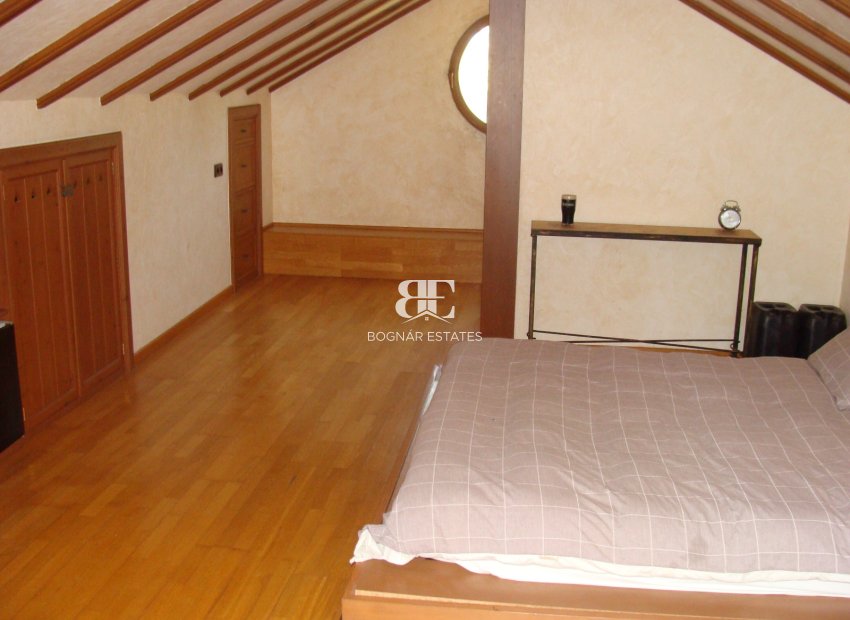 Resale - Villa -
Elche