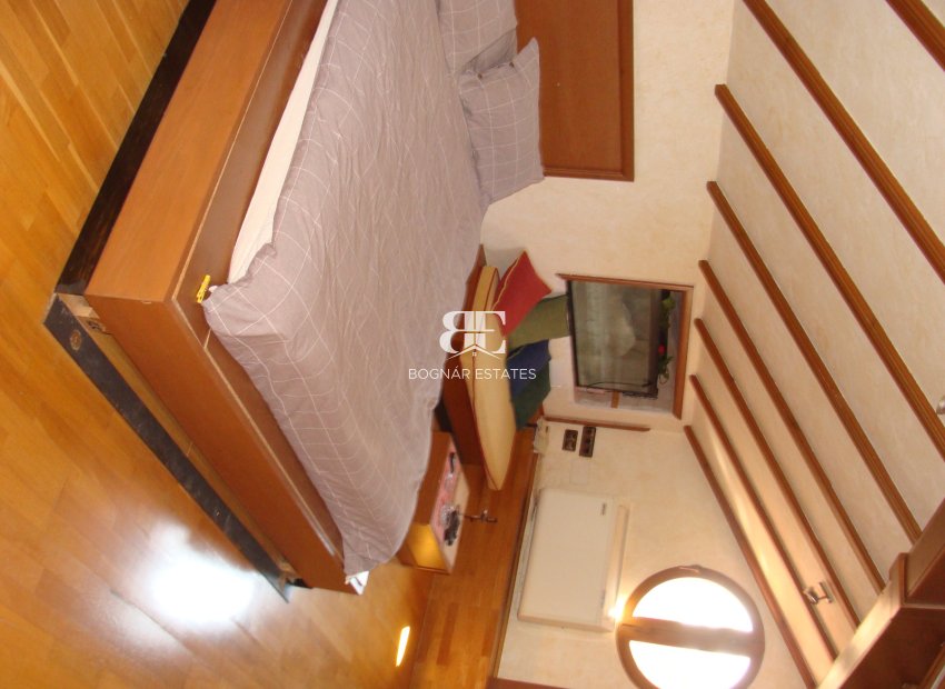 Resale - Villa -
Elche