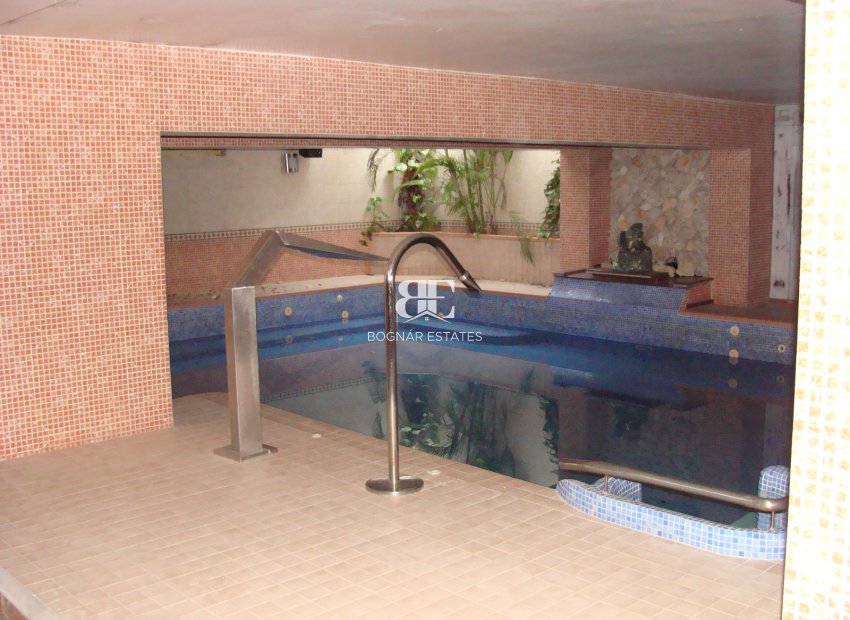 Resale - Villa -
Elche
