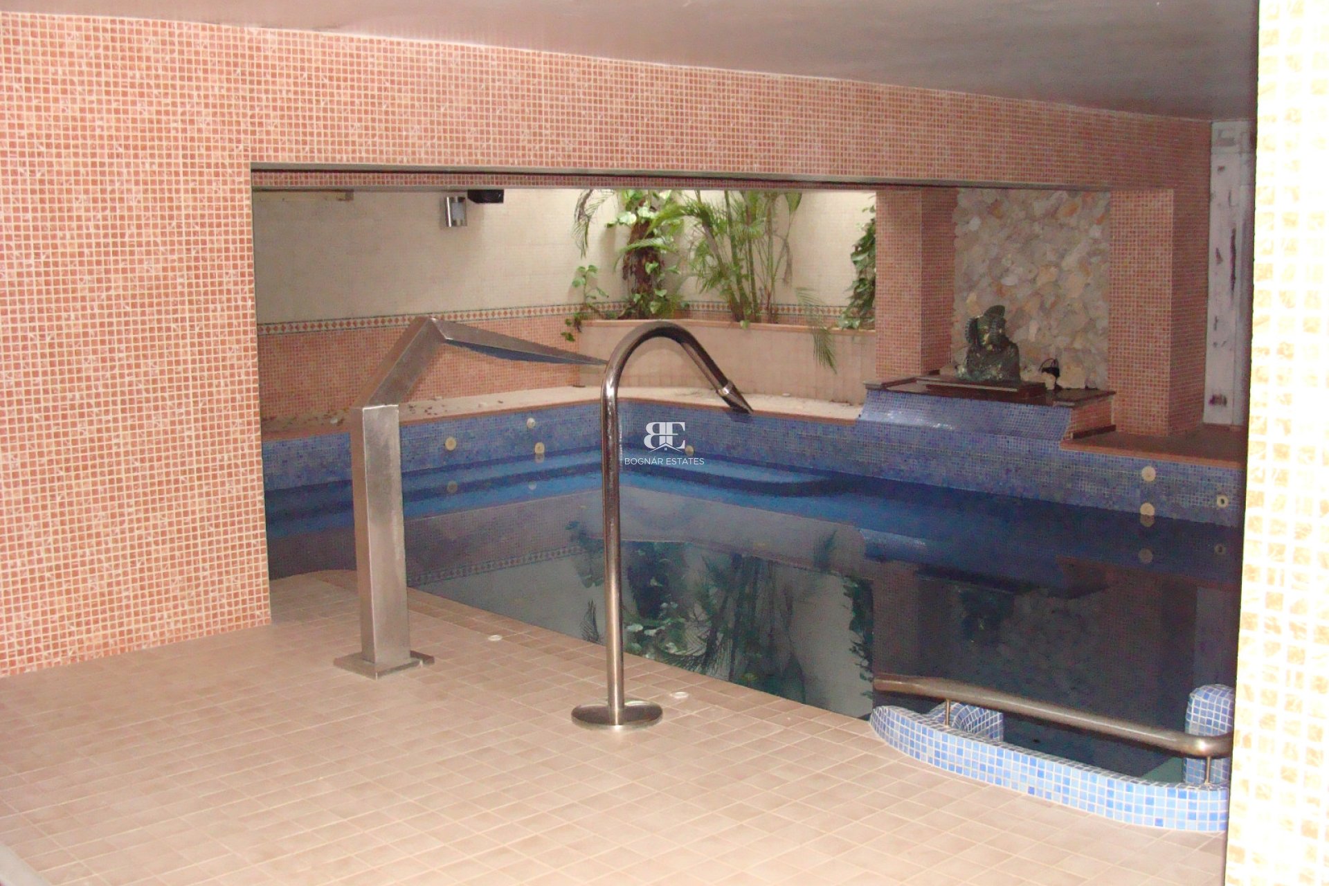 Resale - Villa -
Elche