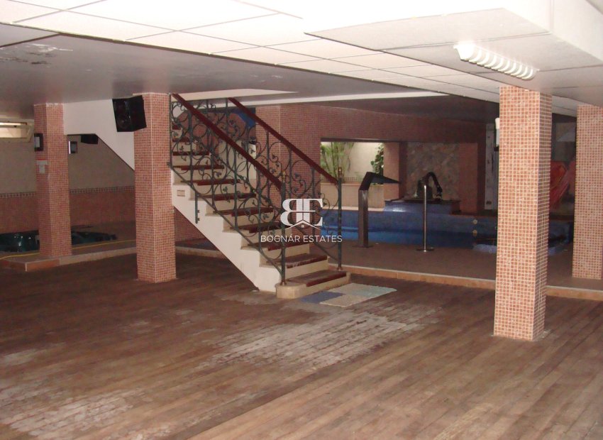 Resale - Villa -
Elche