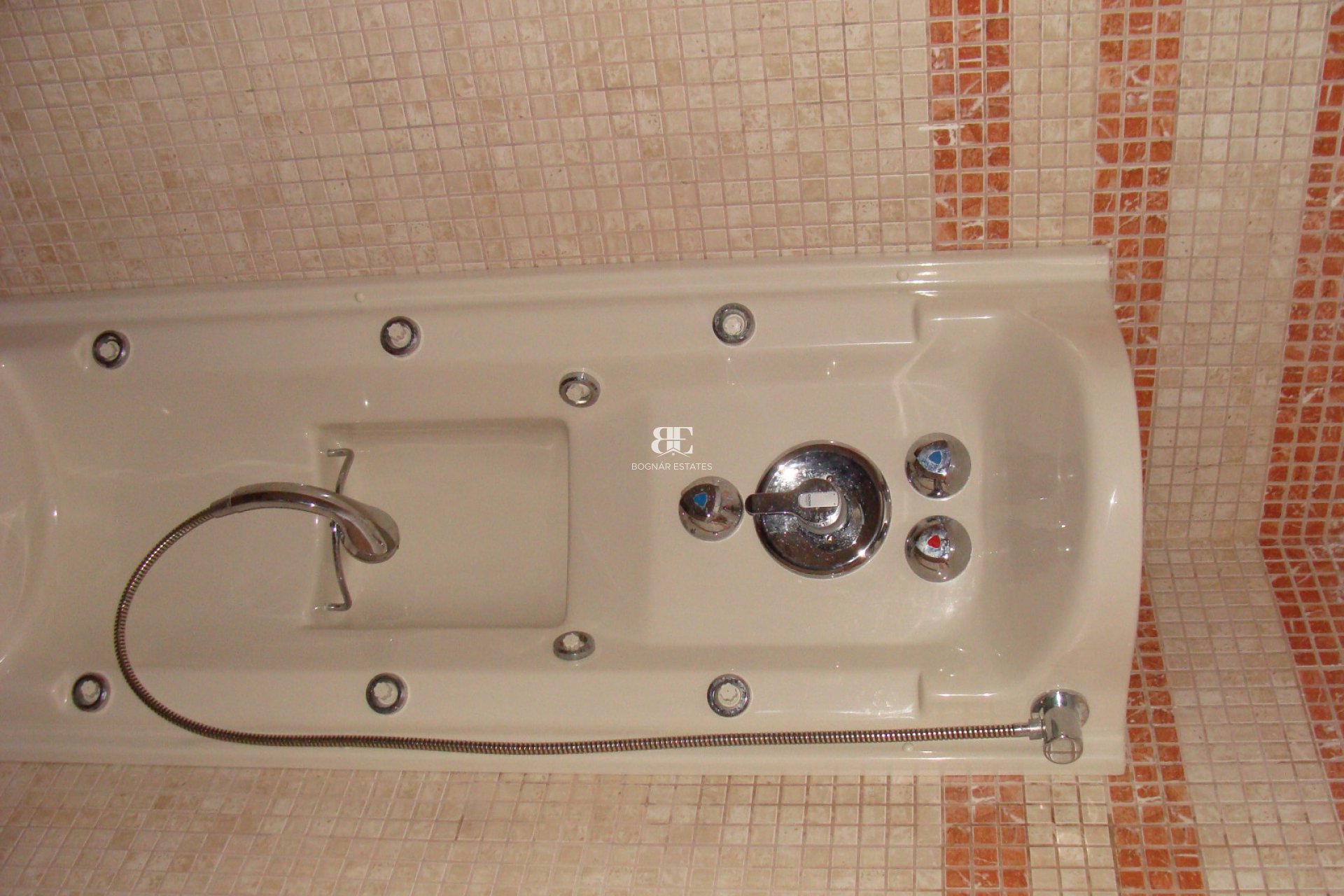 Resale - Villa -
Elche