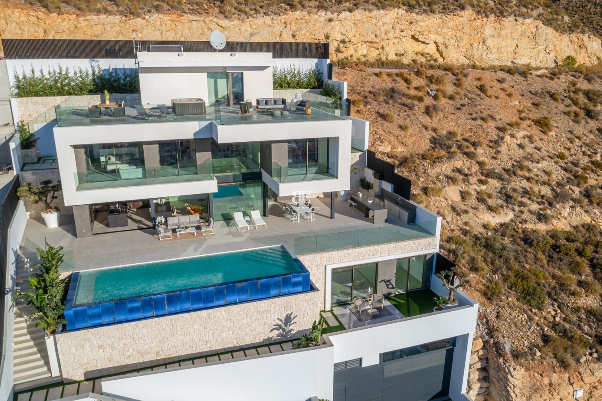 Resale - Villa -
Finestrat