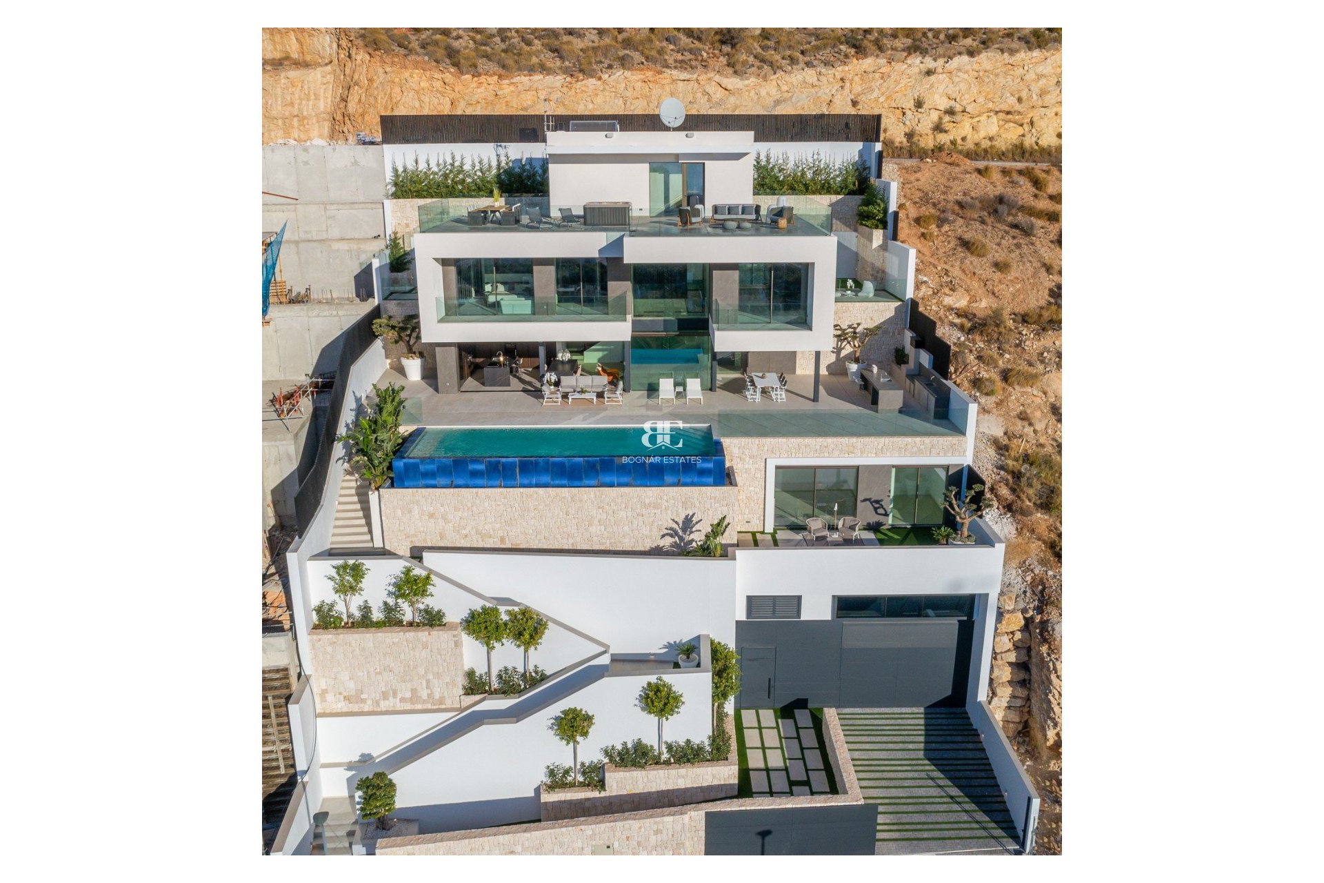 Resale - Villa -
Finestrat