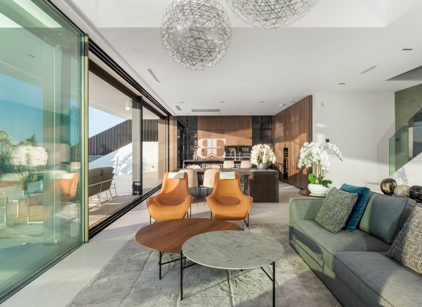 Resale - Villa -
Finestrat