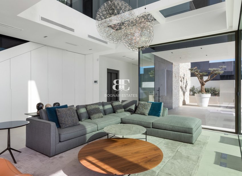 Resale - Villa -
Finestrat