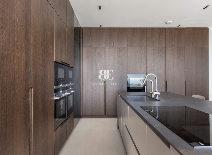 Resale - Villa -
Finestrat
