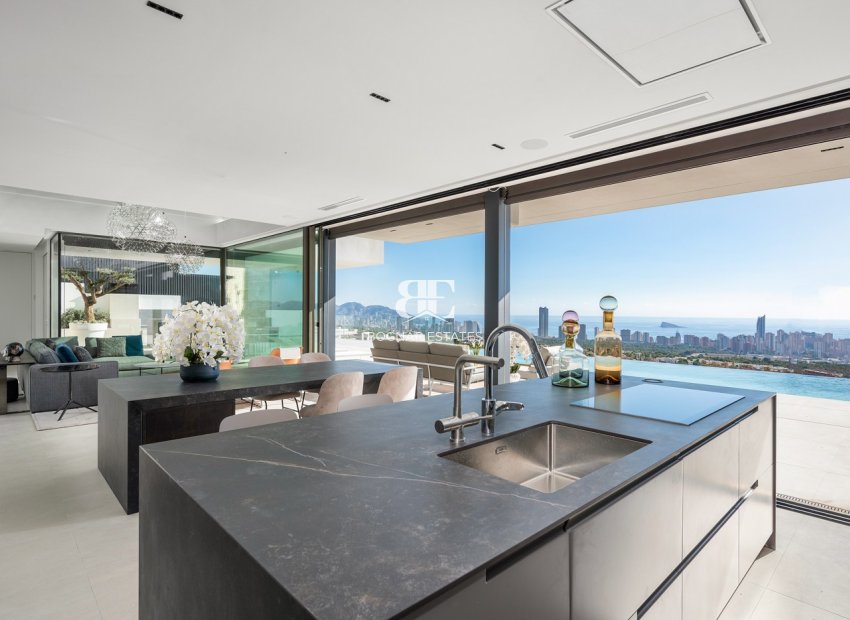Resale - Villa -
Finestrat
