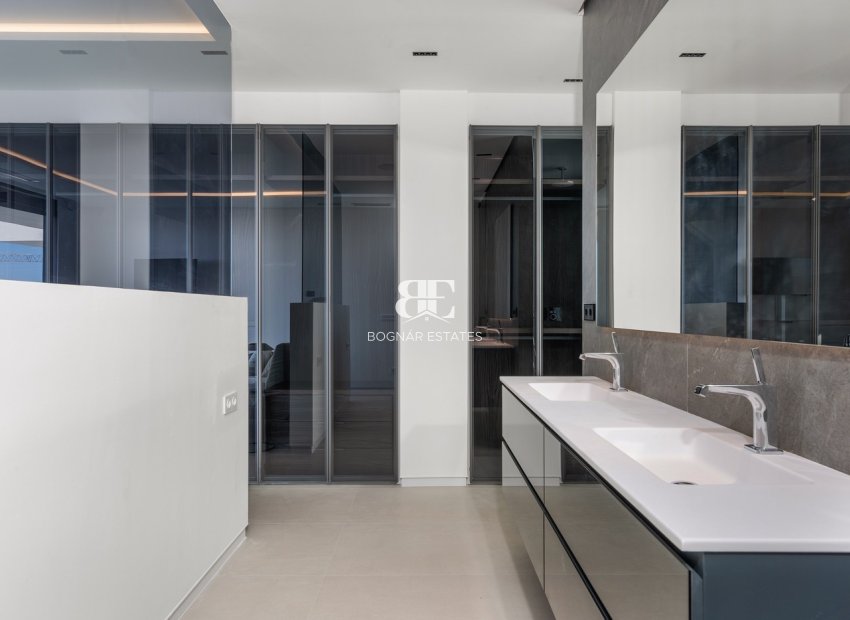 Resale - Villa -
Finestrat
