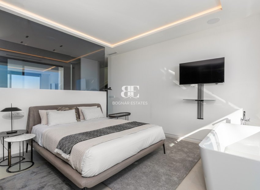 Resale - Villa -
Finestrat