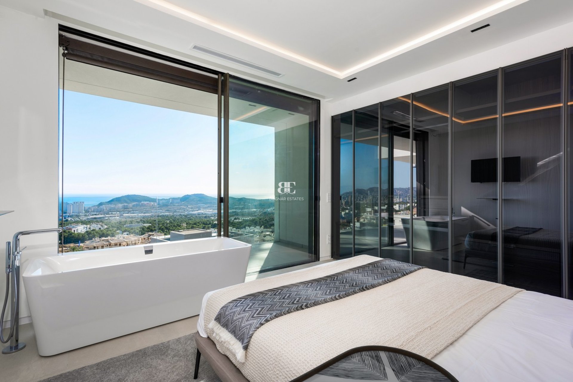 Resale - Villa -
Finestrat