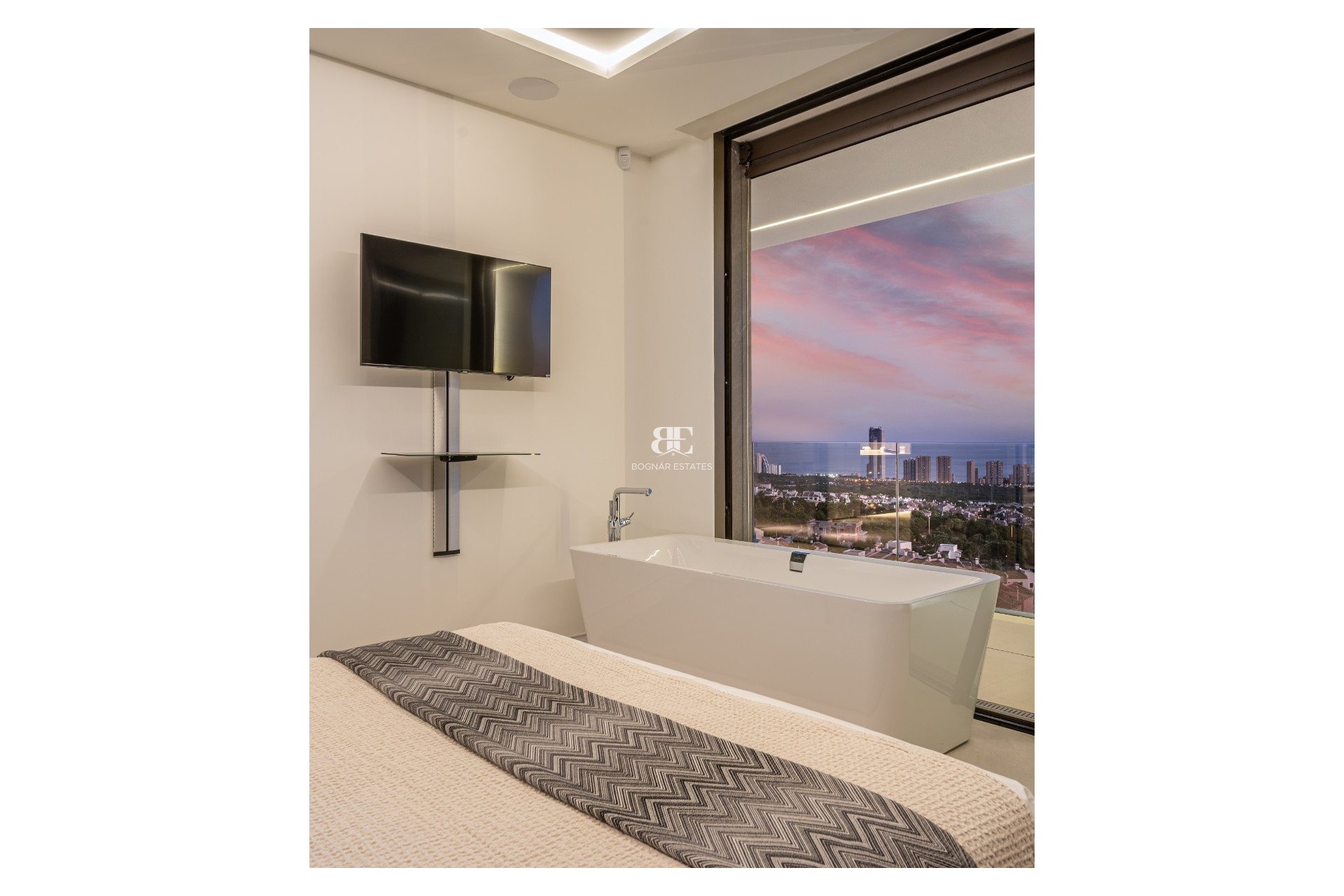 Resale - Villa -
Finestrat