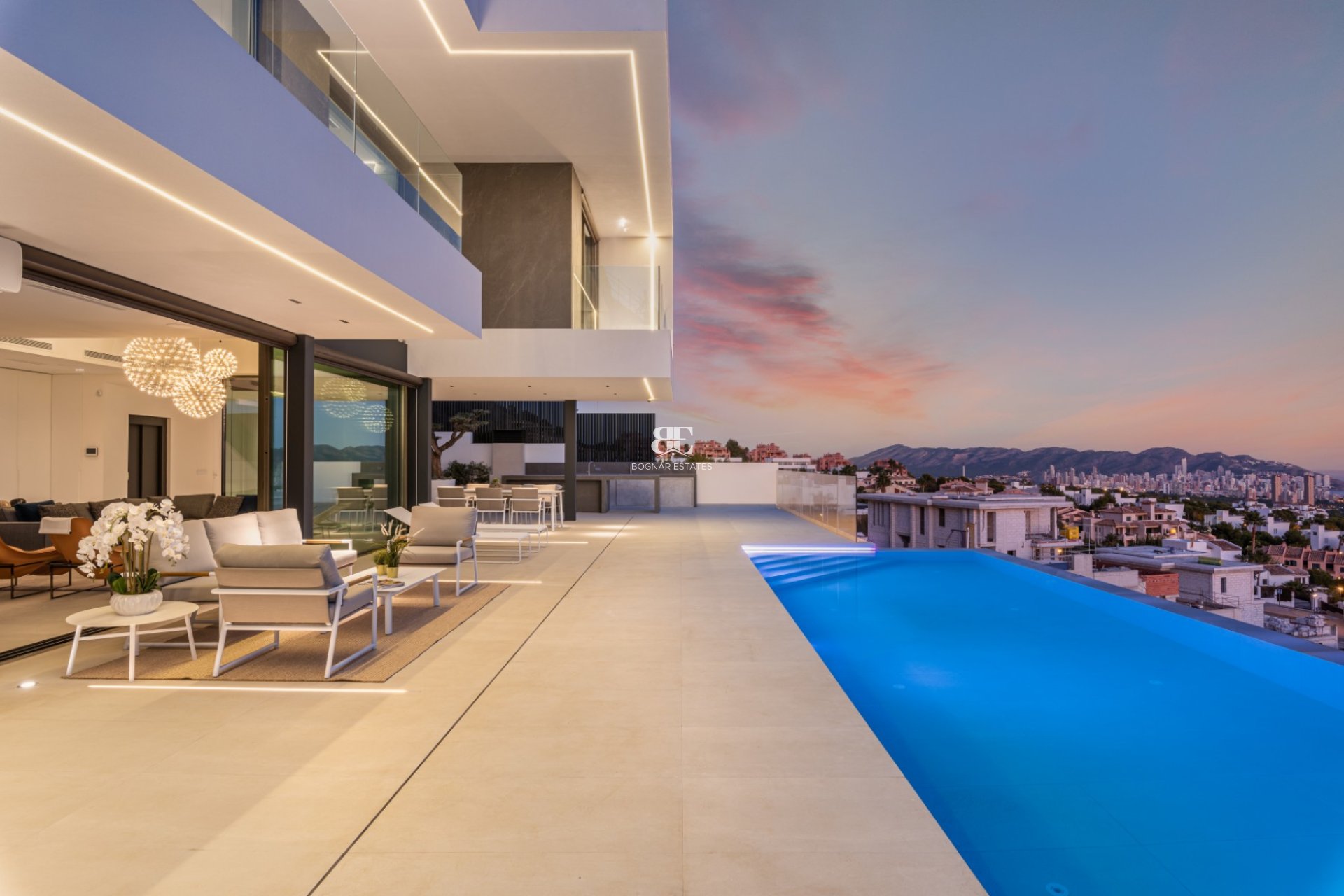 Resale - Villa -
Finestrat