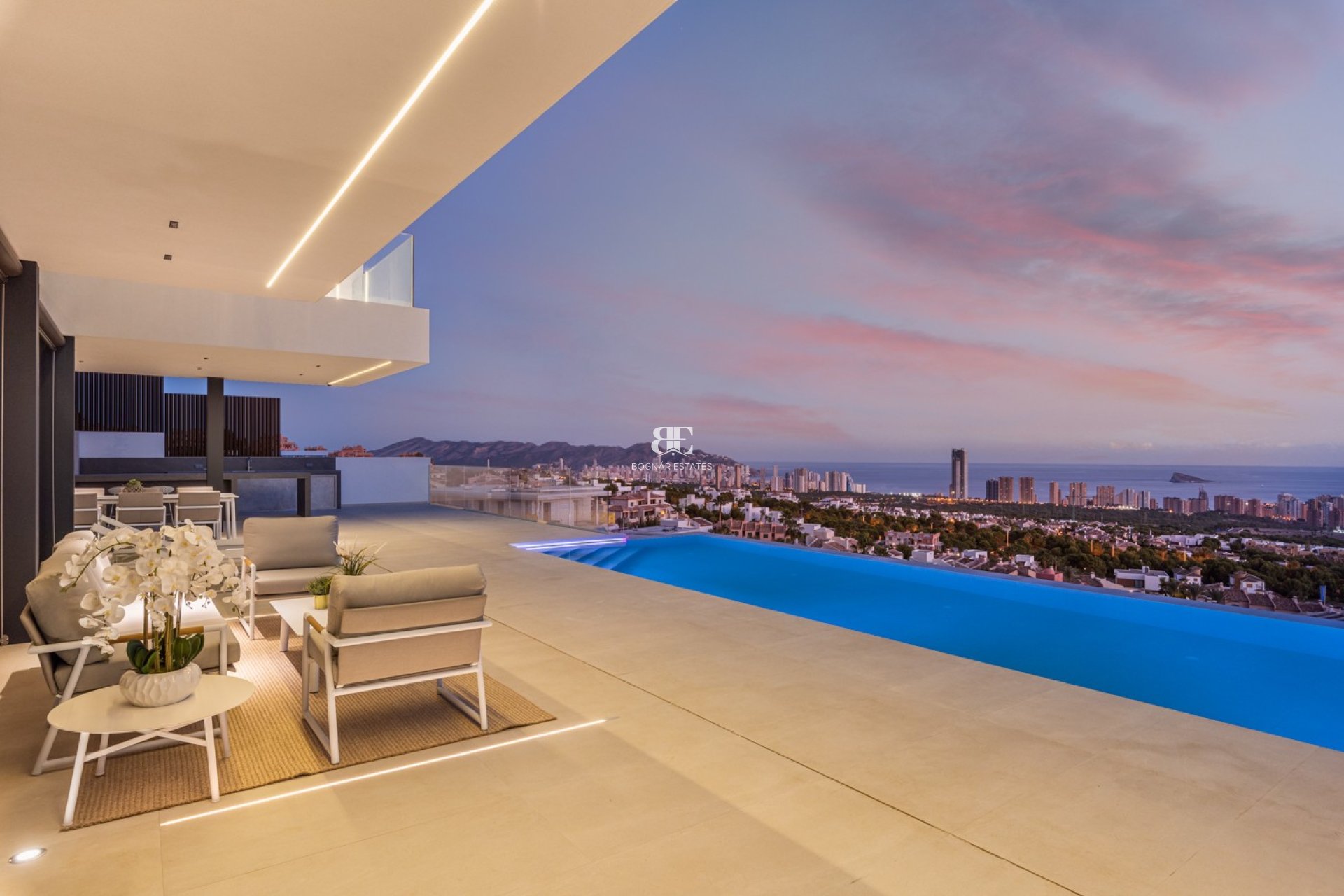 Resale - Villa -
Finestrat
