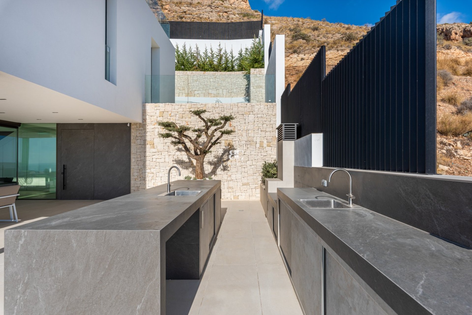 Resale - Villa -
Finestrat