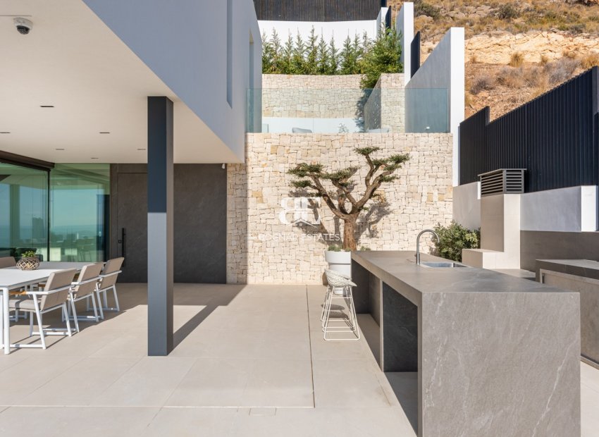 Resale - Villa -
Finestrat