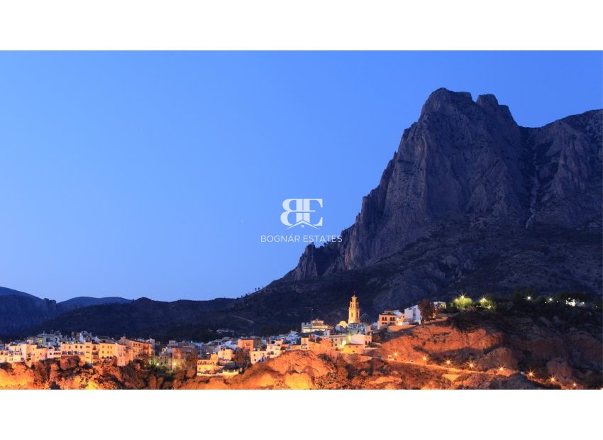 Resale - Villa -
Finestrat
