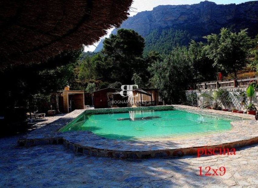 Resale - Villa -
Gea Truyols - Gea y Trujols