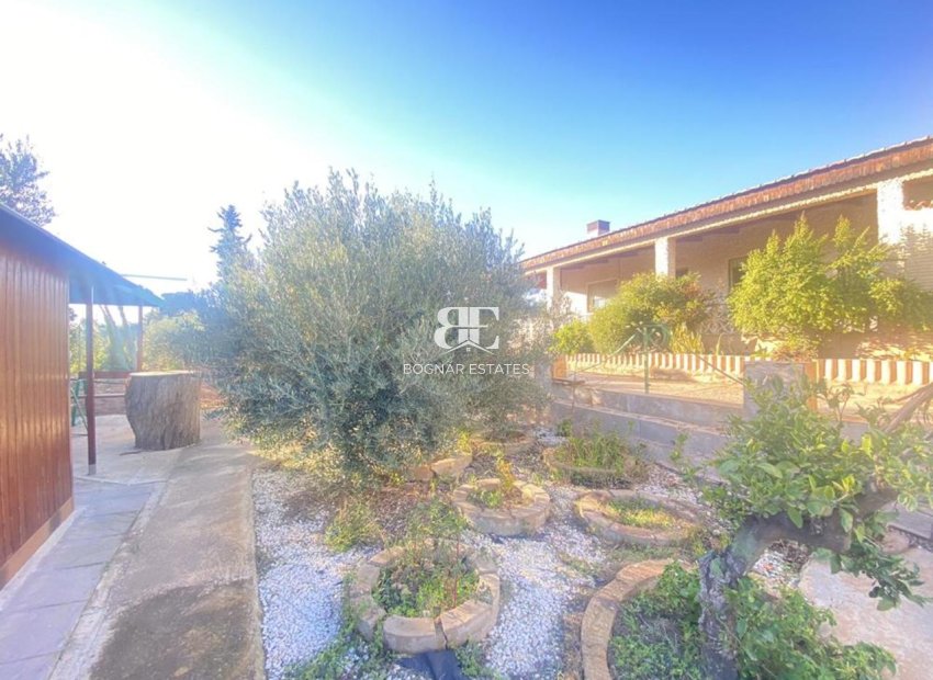 Resale - Villa -
Gea Truyols - Gea y Trujols