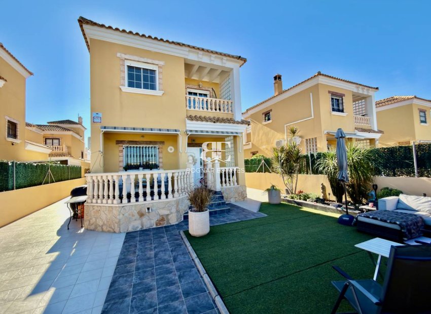 Resale - Villa -
Guardamar del Segura - El Raso