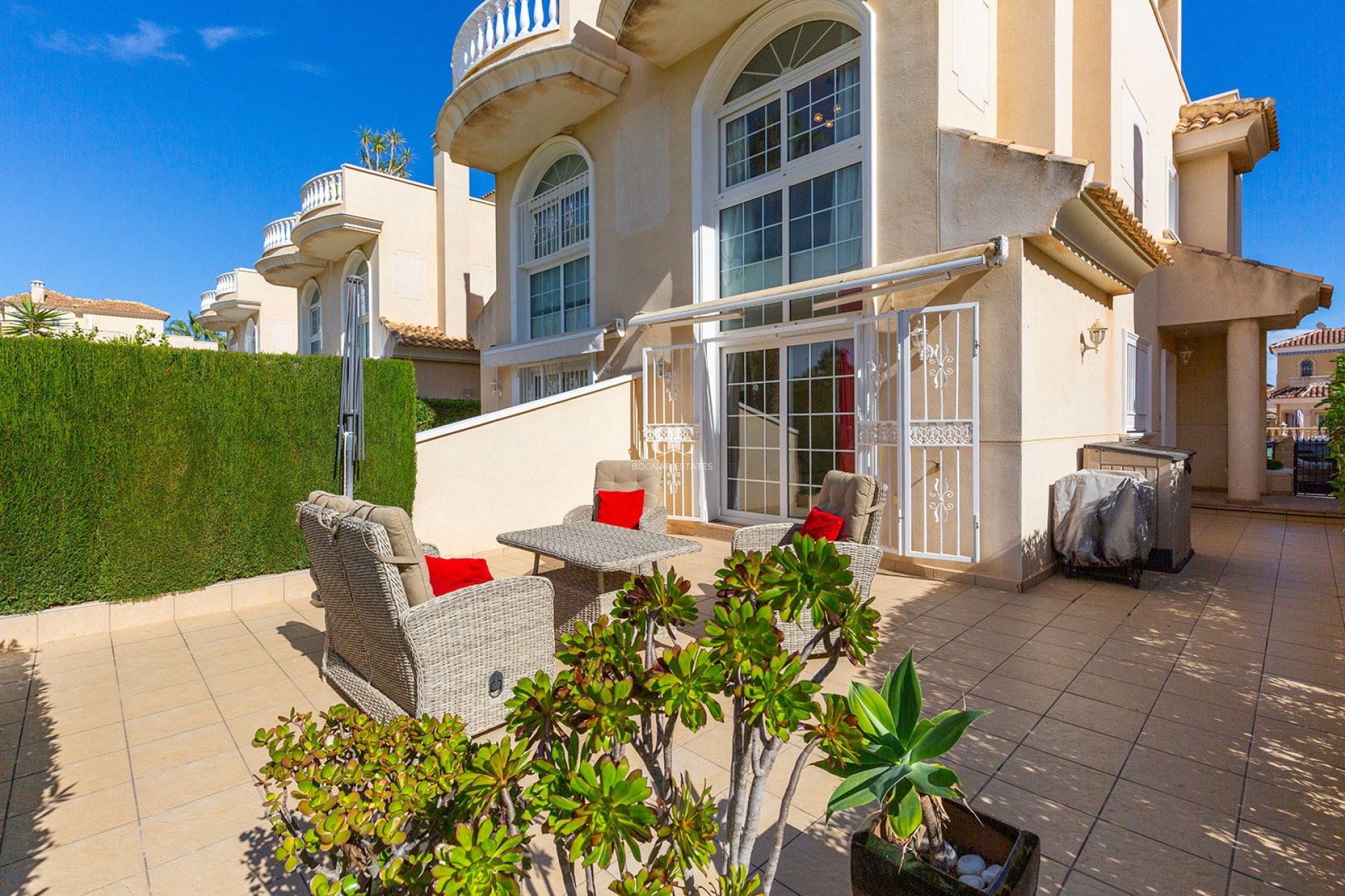 Resale - Villa -
Guardamar del Segura - El Raso