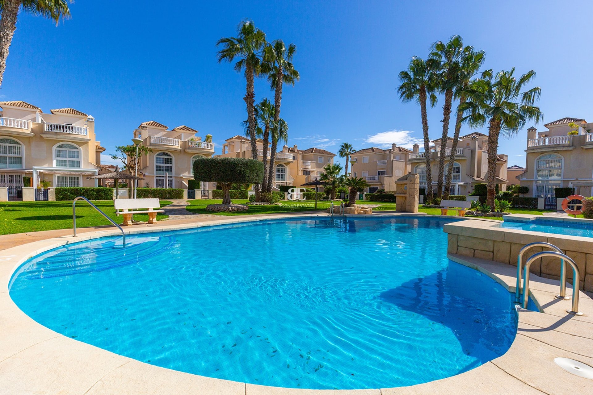 Resale - Villa -
Guardamar del Segura - El Raso