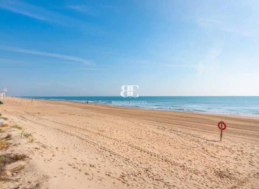 Resale - Villa -
Guardamar del Segura