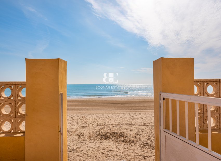 Resale - Villa -
Guardamar del Segura