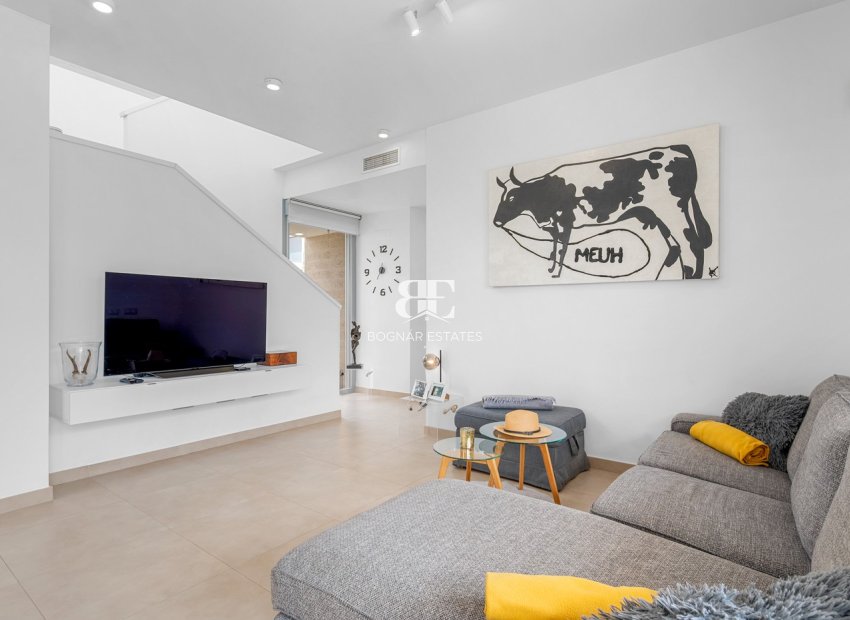 Resale - Villa -
Jacarilla - Vistabella