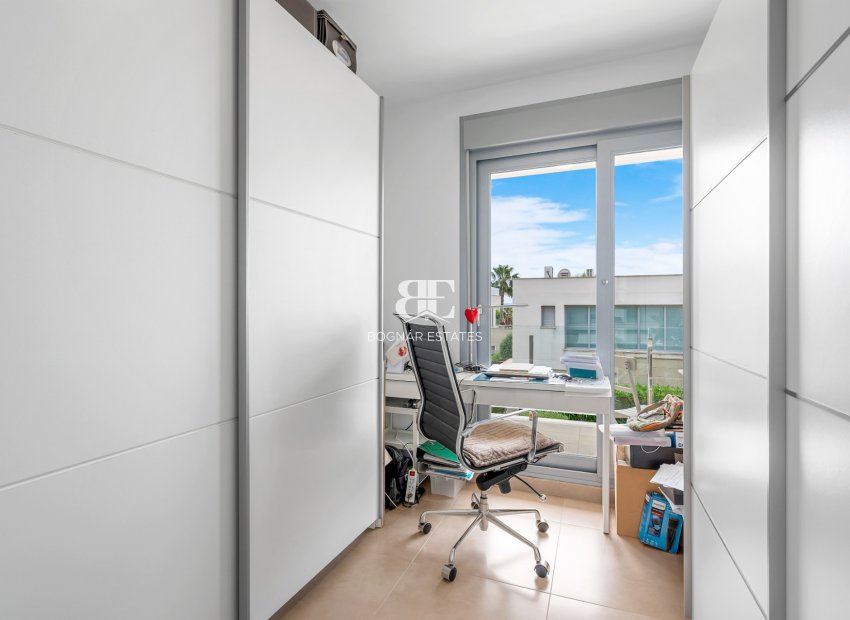 Resale - Villa -
Jacarilla - Vistabella