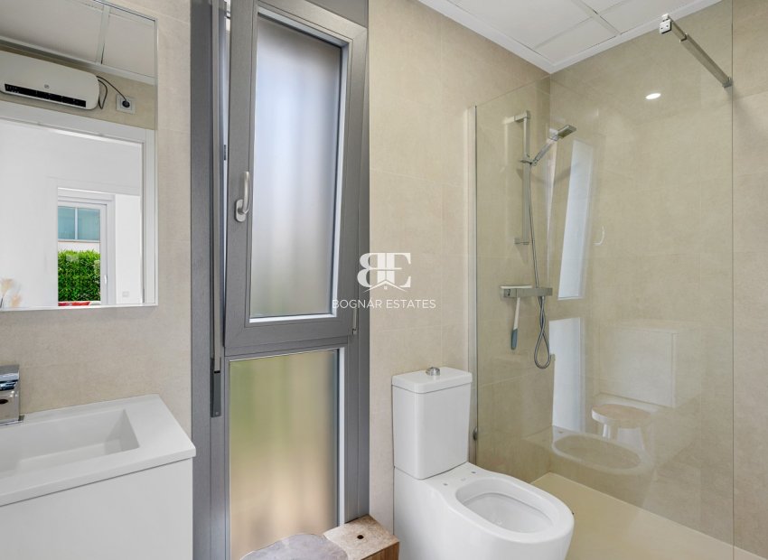 Resale - Villa -
Jacarilla - Vistabella