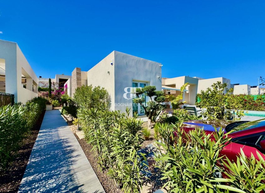 Resale - Villa -
La Finca Golf - Algorfa