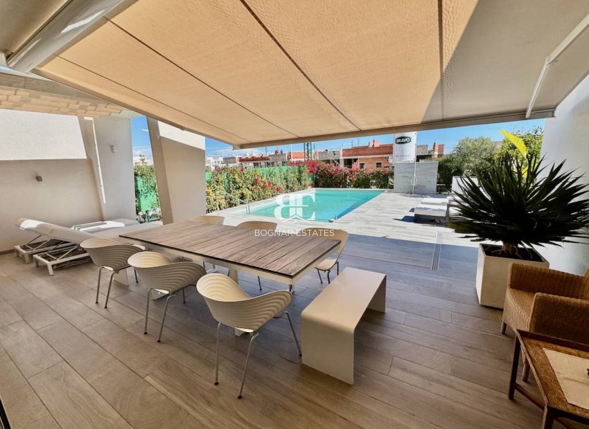 Resale - Villa -
La Finca Golf - Algorfa