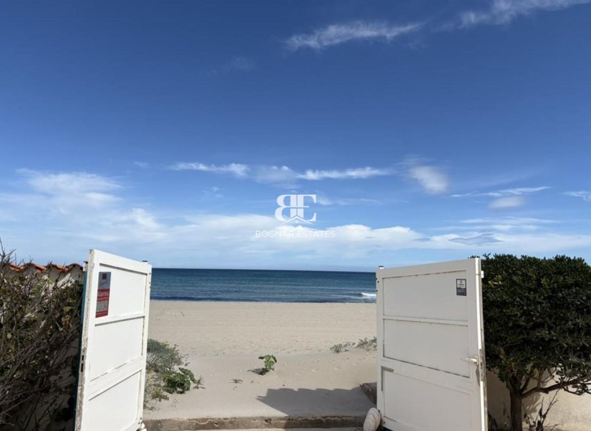 Resale - Villa -
La Manga del Mar Menor - Mar Menor