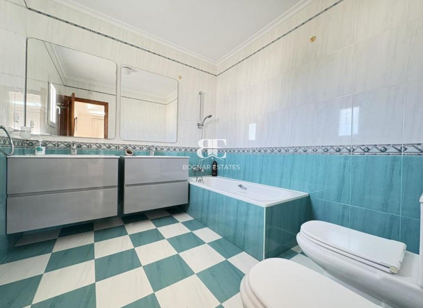 Resale - Villa -
La Manga del Mar Menor - Mar Menor