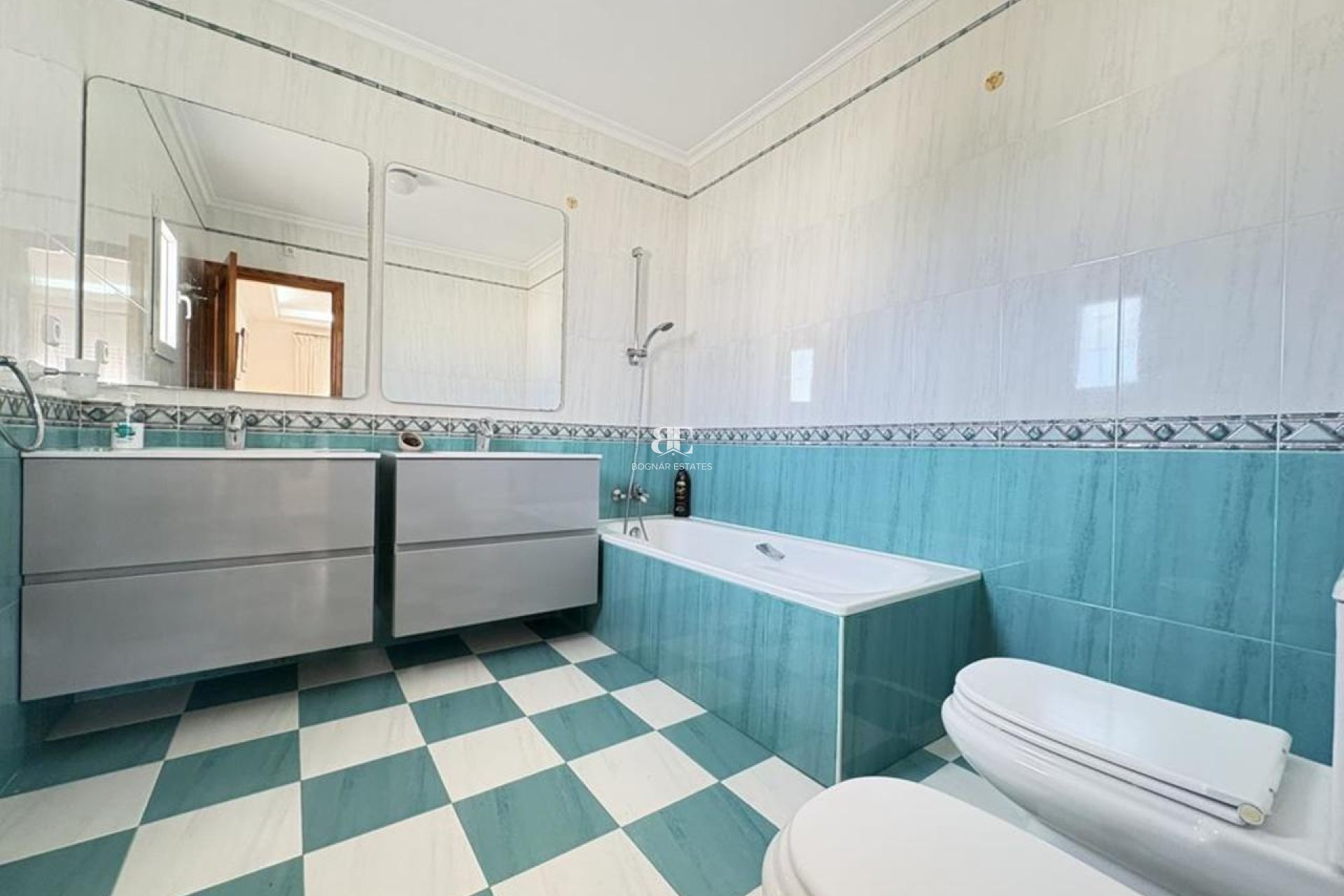 Resale - Villa -
La Manga del Mar Menor - Mar Menor