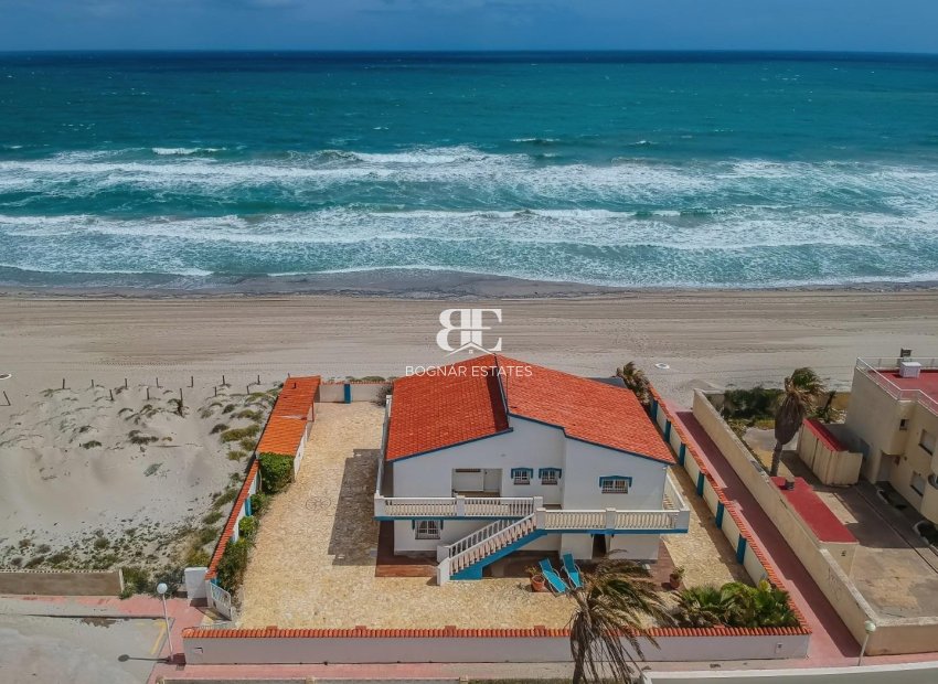 Resale - Villa -
La Manga del Mar Menor - Playa del Estacio