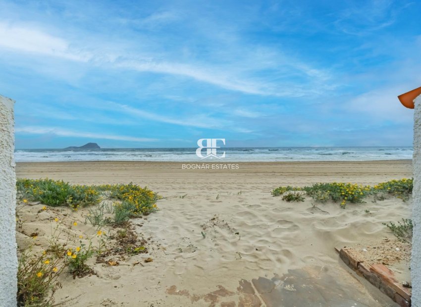Resale - Villa -
La Manga del Mar Menor - Playa del Estacio