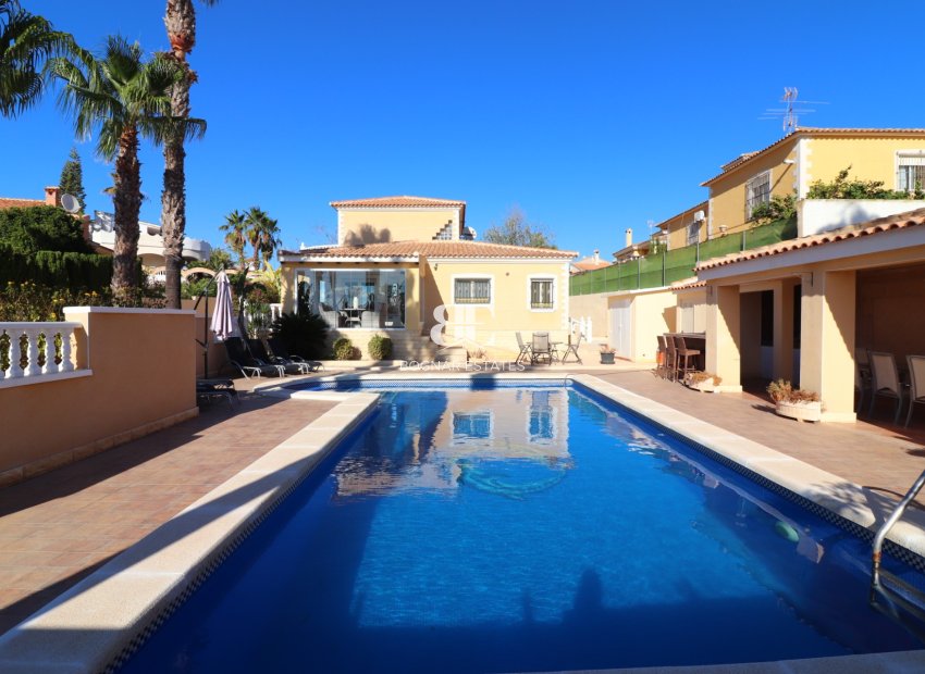 Resale - Villa -
La Marina - La Escuera