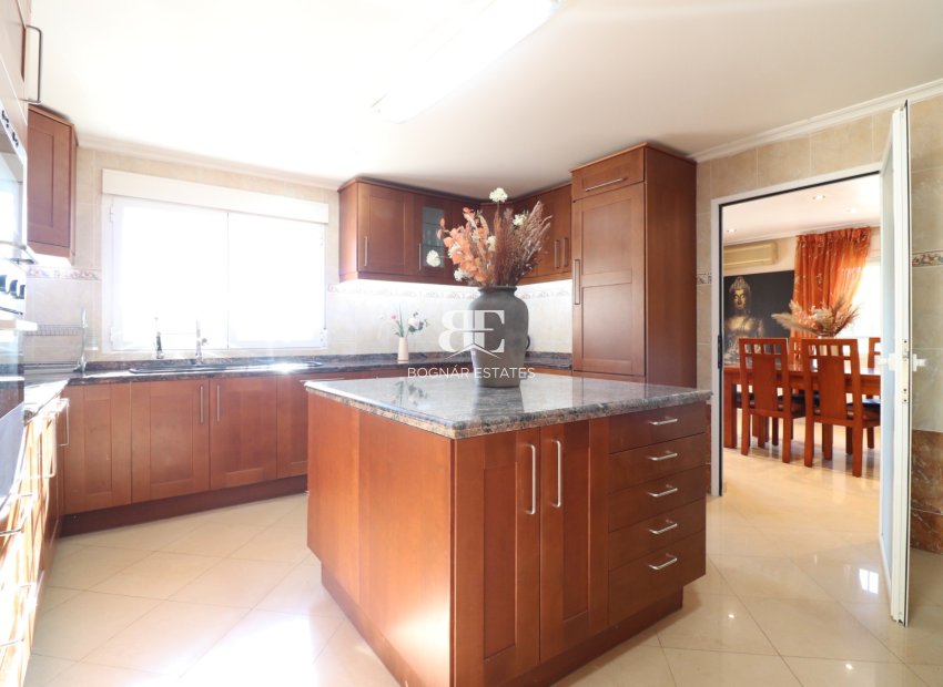 Resale - Villa -
La Marina - La Escuera