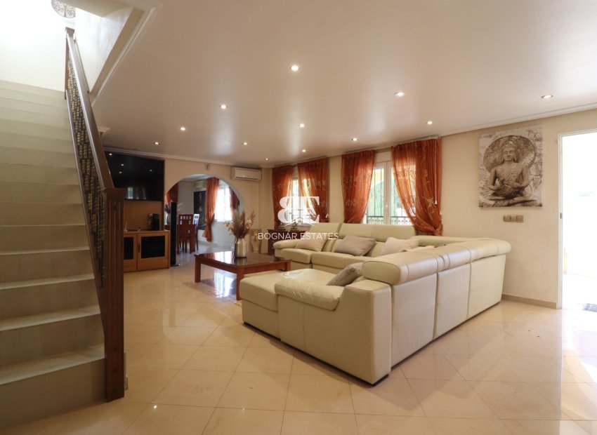 Resale - Villa -
La Marina - La Escuera